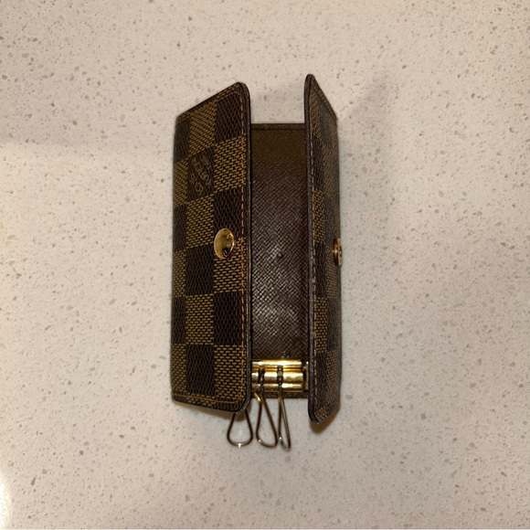 LOUIS VUITTON KEY HOLDER - Picture 8 of 9